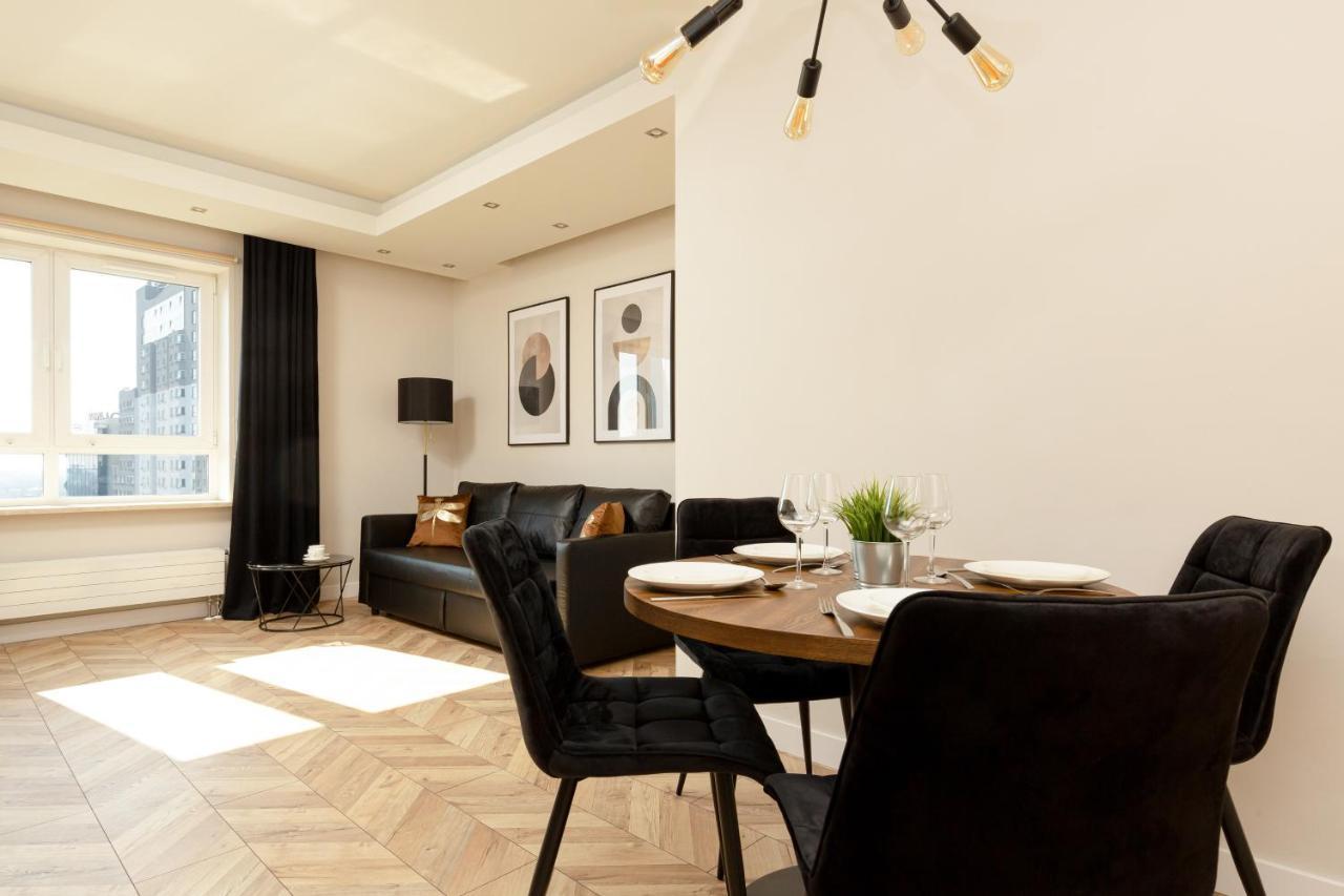Platinum Towers Apartment With Parking By Renters Prestige Варшава Екстериор снимка