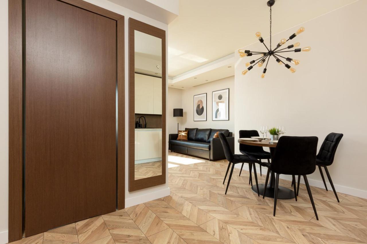 Platinum Towers Apartment With Parking By Renters Prestige Варшава Екстериор снимка