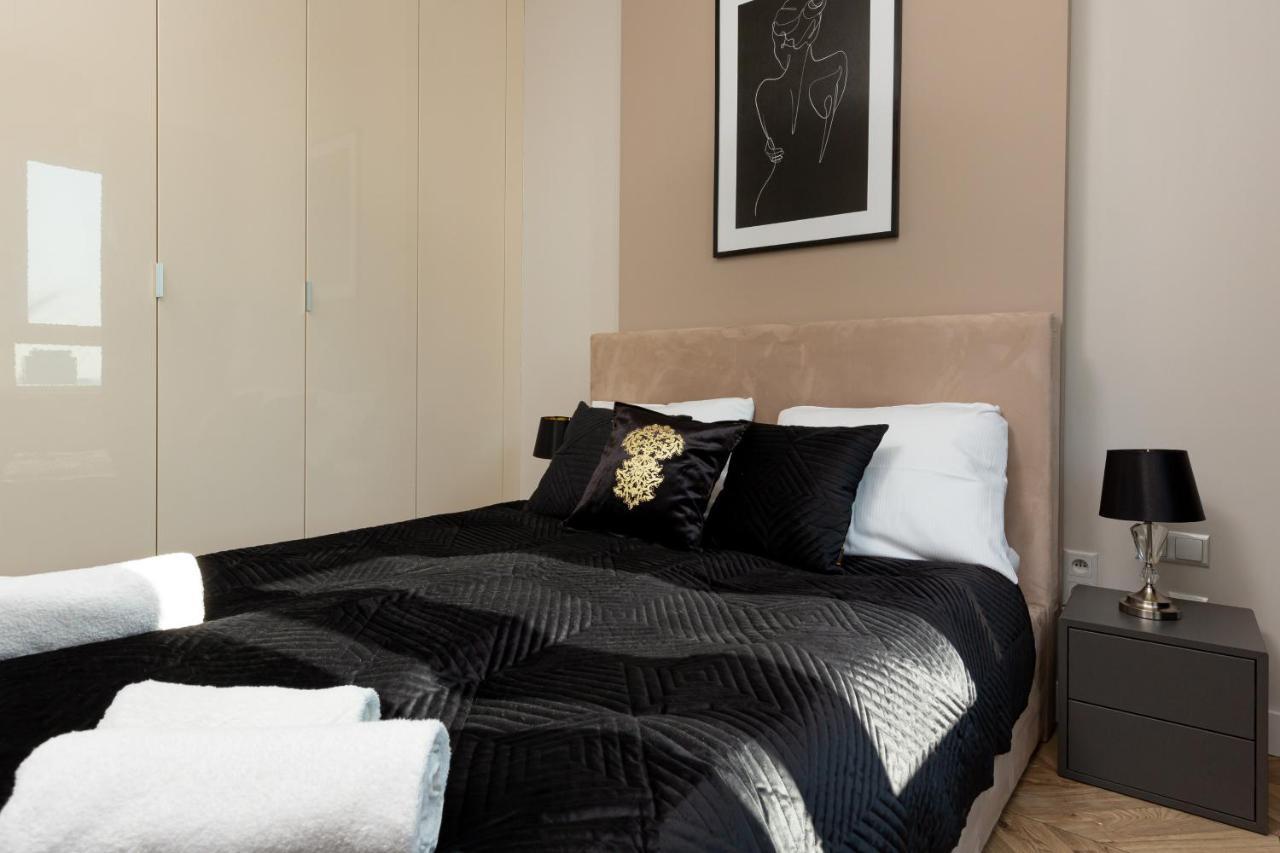 Platinum Towers Apartment With Parking By Renters Prestige Варшава Екстериор снимка
