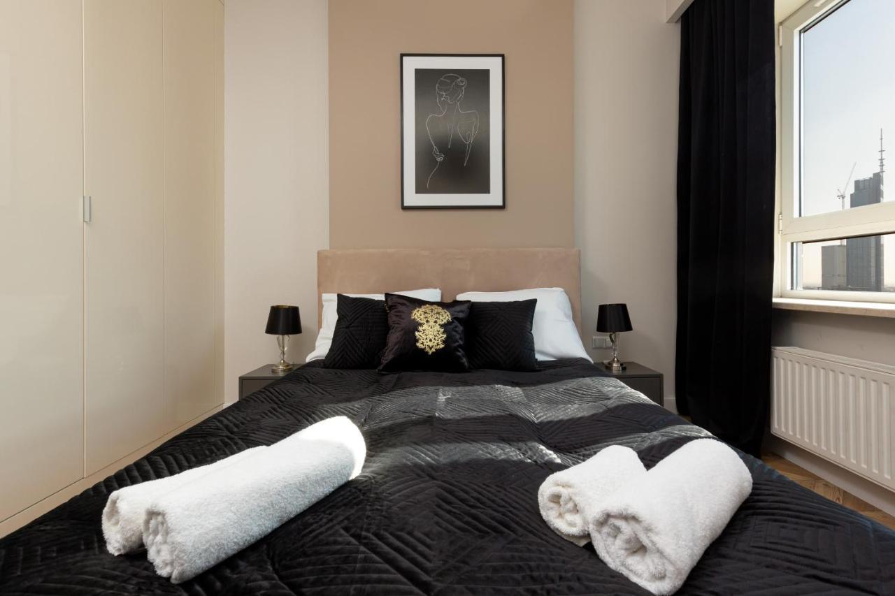 Platinum Towers Apartment With Parking By Renters Prestige Варшава Екстериор снимка