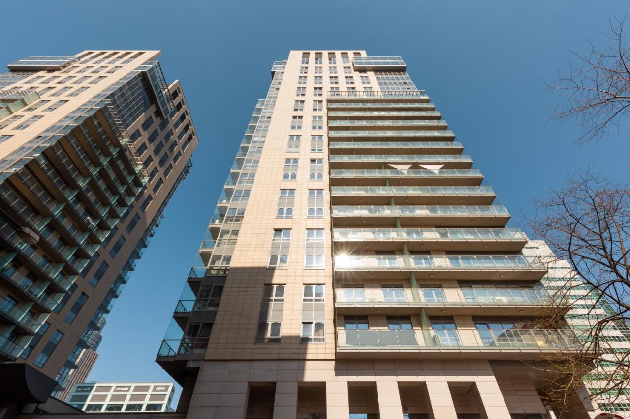 Platinum Towers Apartment With Parking By Renters Prestige Варшава Екстериор снимка