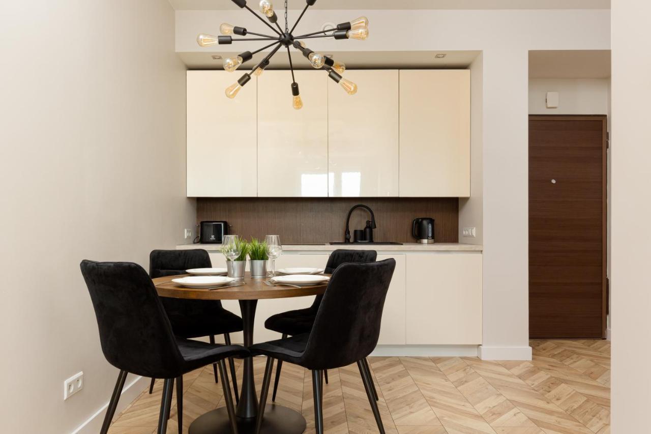 Platinum Towers Apartment With Parking By Renters Prestige Варшава Екстериор снимка