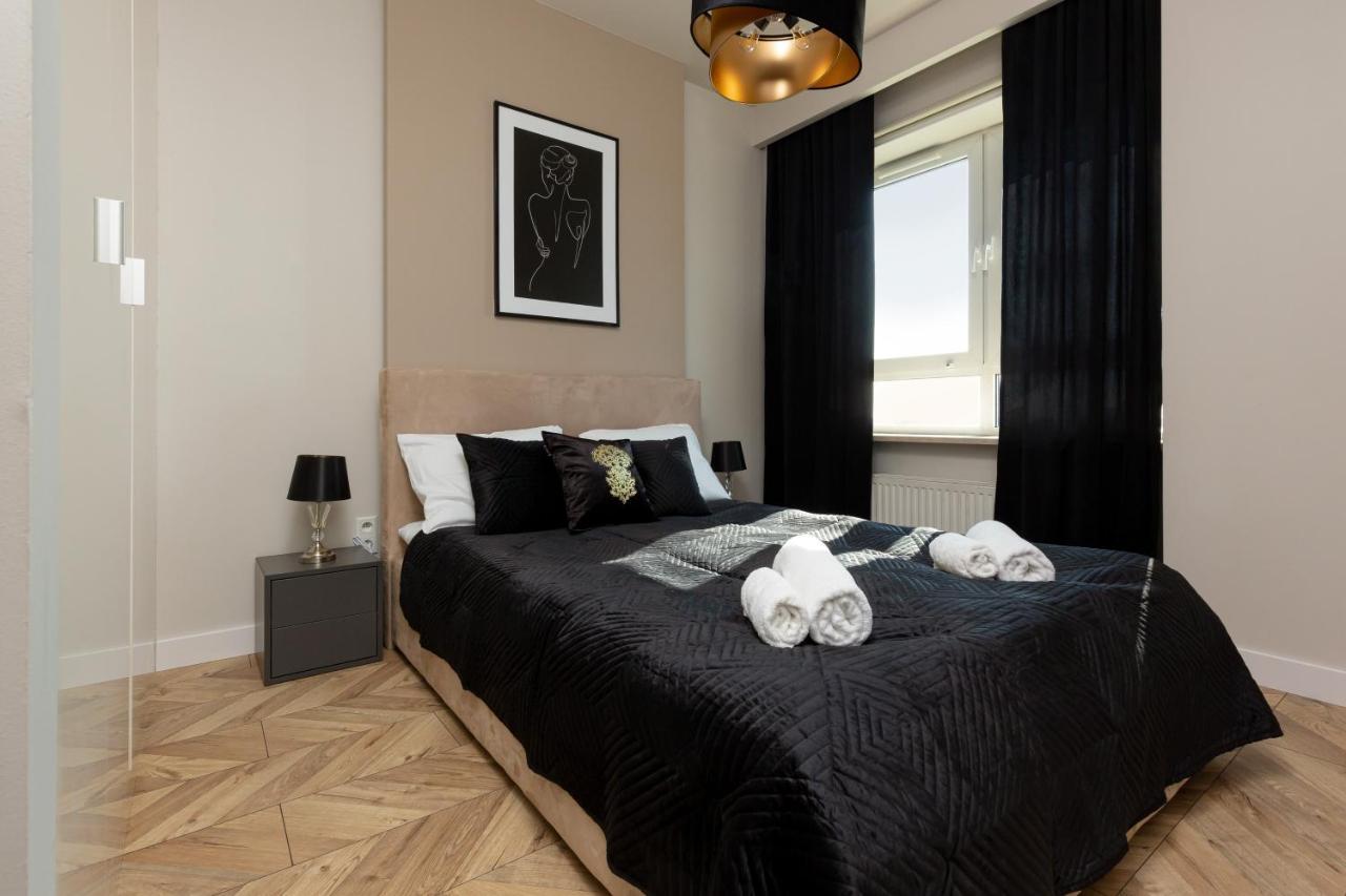 Platinum Towers Apartment With Parking By Renters Prestige Варшава Екстериор снимка